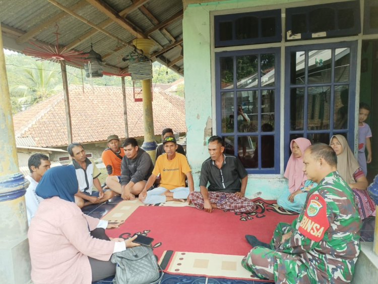 Babinsa Koramil 2202/Plara Sosialisasikan Irpom dan Sergap Gabah kepada Kelompok Tani Iremba
