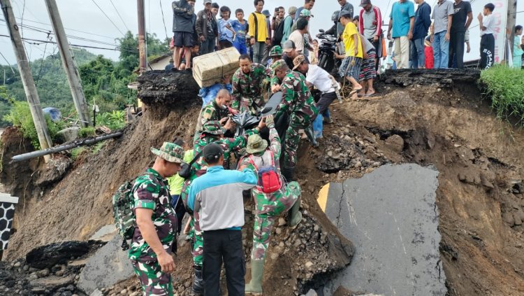 Gerak cepat Kodim 0622/Kab. Sukabumi tangani jembatan putus