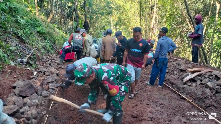 BABINSA KORAMIL 2210/PABUARAN GELAR KARYA BHAKTI BERSAMA WARGA