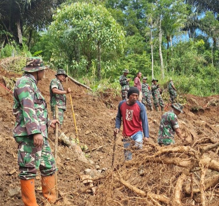 Hari Ke-4 Pencarian Korban Longsor di Kp. Cicau, Danramil 2209/Lengkong Pimpin Tim Gabungan