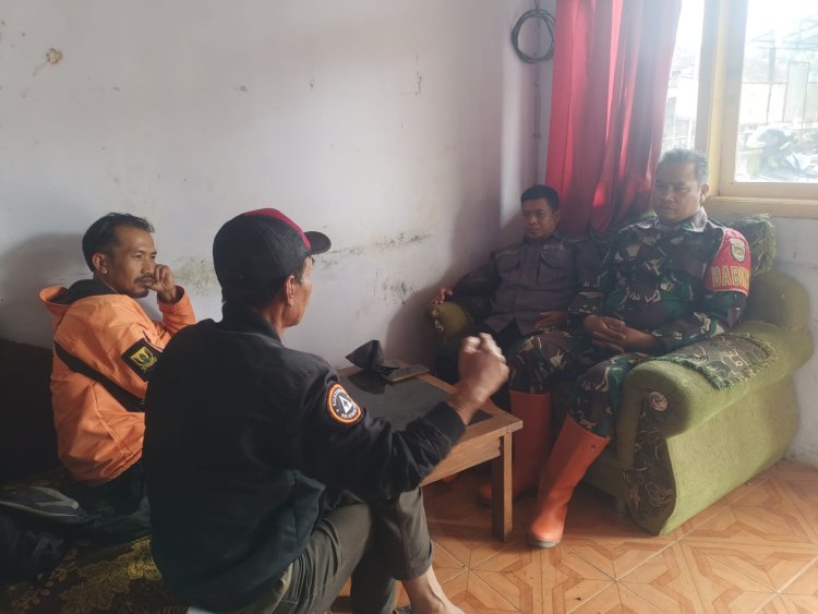 Babinsa Koramil 2210/Pabuaran Laksanakan Komsos di Desa Sukajaya