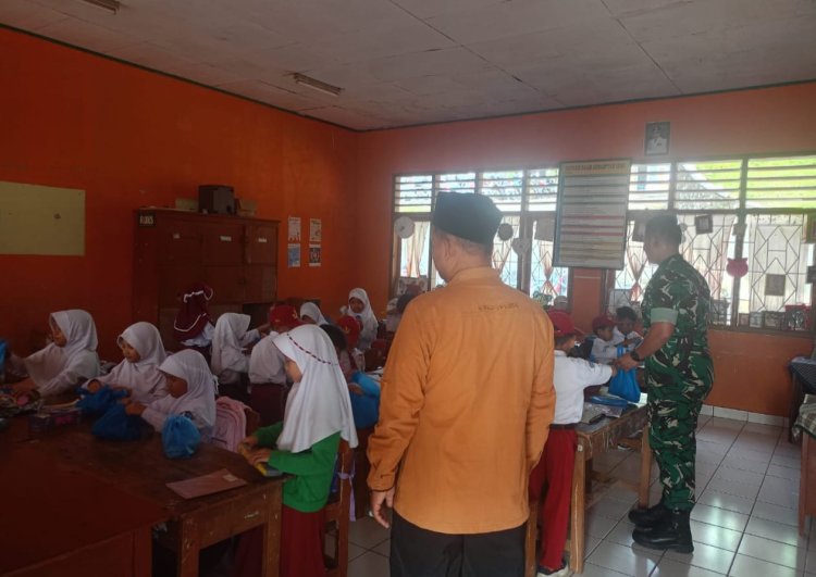 Babinsa Koramil 2211/Sagaranten Laksanakan Monitoring Pemberian Makanan Bergizi di SDN 2 Sagaranten