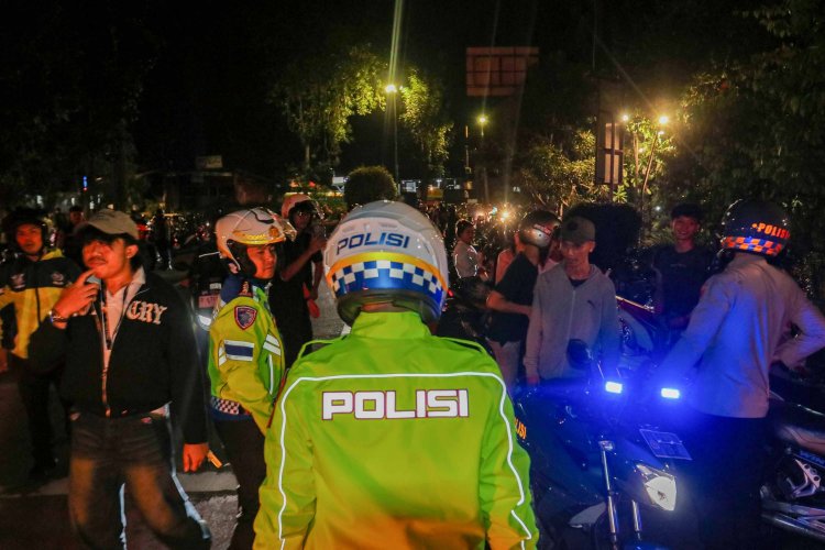 Puluhan Muda-Mudi Terciduk Minum Miras dalam Patroli Gabungan