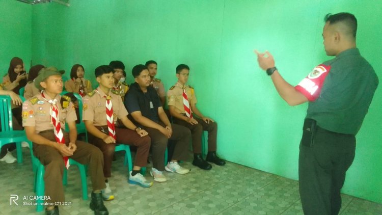 BABINSA KORAMIL 2208/NYALINDUNG LAKSANAKAN PEMBINAAN PRAMUKA SWK