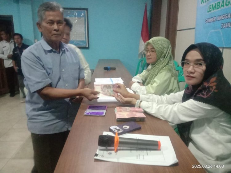 Pemerintah Desa Pamuruyan Salurkan Insentif untuk RT, RW, dan Karang Taruna
