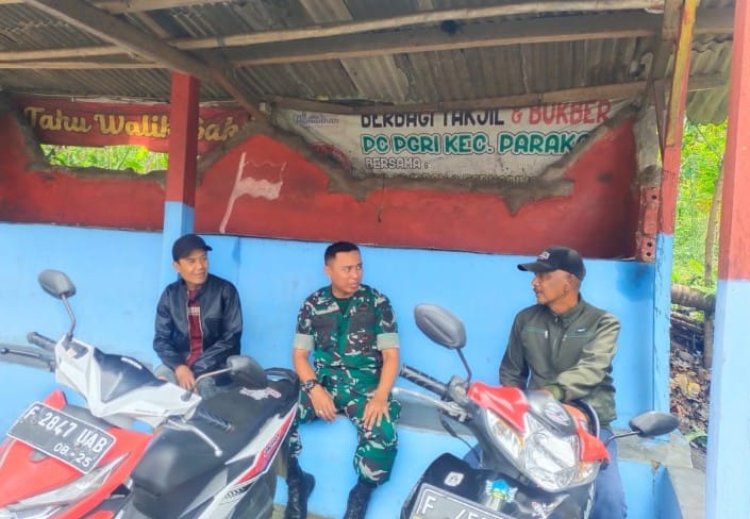 Koramil 2206/Parakansalak Gelar Komsos dengan Aparatur Desa Parakansalak