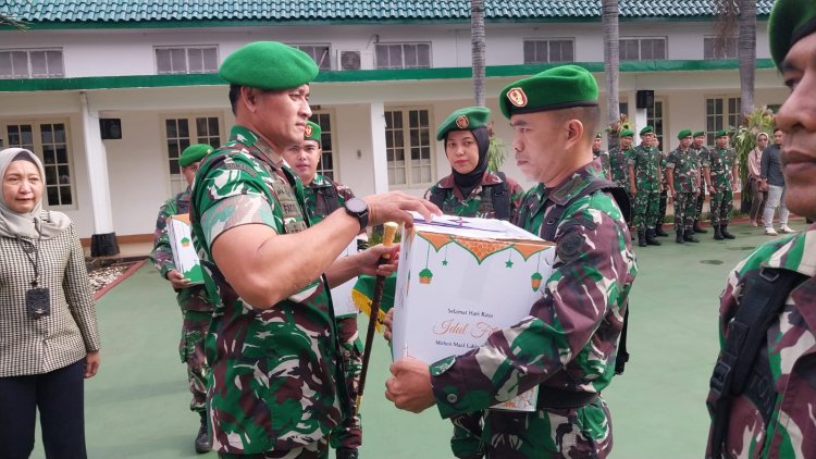 Danrem 061/SK Bagikan Paket Sembako dan THR untuk Veteran dan Prajurit Jelang Lebaran
