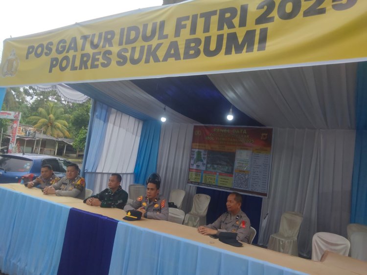 Babinsa Koramil 2201/Cisolok Laksanakan Pengamanan Pos Gatur Idulfitri 2025