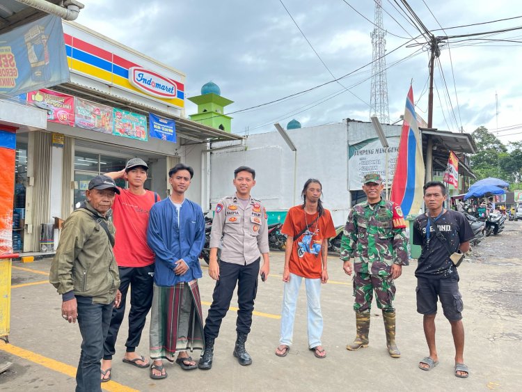 Sertu Minhajri Babinsa Bojongtipar Koramil 2208/Jampangtengah Melaksanakan Pengamanan Mudik H-2 Idulfitri 1446 H