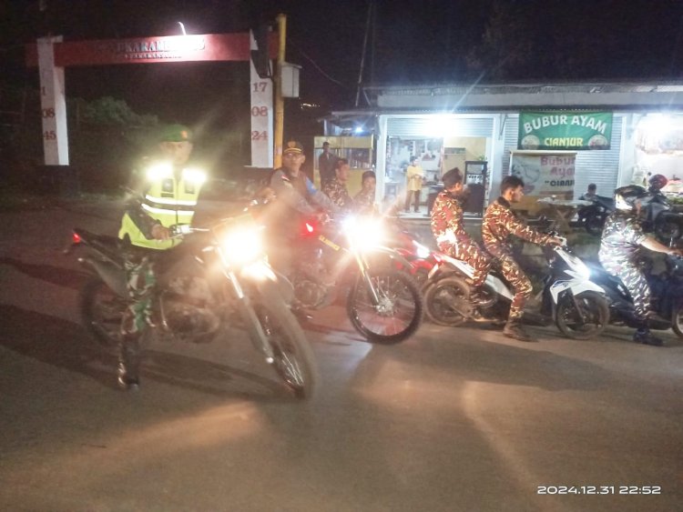 Patroli Malam Gabungan Menyambut Idul Fitri 1446 Hijriah di Kecamatan Parakansalak