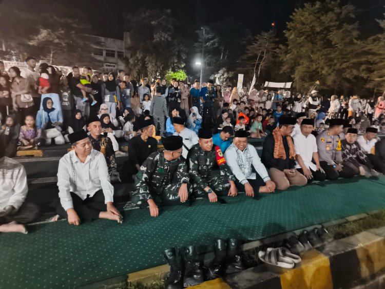 Dandim 0622/Kabupaten Sukabumi Hadiri Gema Takbir di Alun-Alun Palabuhanratu