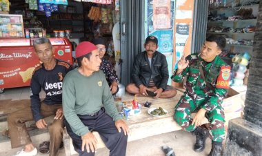 Babinsa Koramil 2208/Nyalindung Gelar Komsos dengan Warga Desa Sukamaju