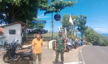 Babinsa Koramil 2215/Ciemas Laksanakan Pengamanan Jalur Wisata Puncak Darma