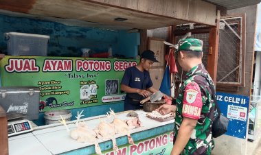 Babinsa Koramil 2205/Kalapanunggal Laksanakan Pengecekan Harga Sembako