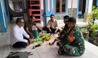 Babinsa Koramil 2210/Pabuaran Laksanakan KOMSOS Bersama Warga