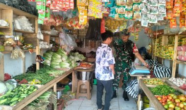 Babinsa Koramil 2206/Parakansalak Laksanakan Pengecekan Harga Sembako di Desa Lebaksari