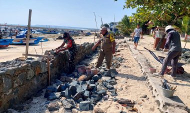 Karya Bhakti Babinsa Koramil 2214/Surade di Desa Sukamukti