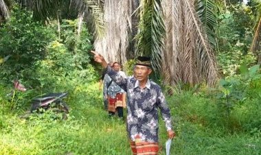 Puyimbang Adat Tiuh Langan Khatu Beserta Masyarakat Bertekad Pejuangkan Tanah Ulayat Adat Yang Telah Lama di Kuasai PTPN 1 Regional 7.