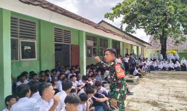 Babinsa Koramil 2215/Ciemas Berikan Wawasan Kebangsaan di SMPN 2 Ciemas