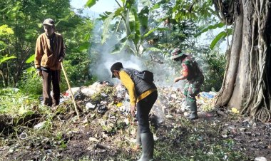 Babinsa Desa Caringin Laksanakan Karya Bakti Bersihkan Sampah di Kampung Caringin