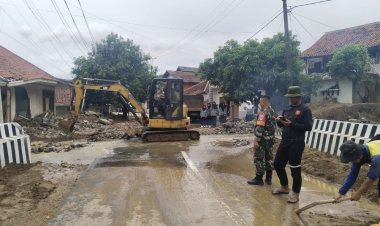 Babinsa Desa Cidadap Dampingi Kegiatan Hanpangan Penanaman Padi di Kp. Ranca Reunghas