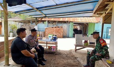 Babinsa Koramil 2208/Nyalindung Laksanakan Komsos dengan Warga