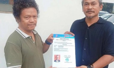 Pimprus serahkan SK Pengangkatan Pemred Media Rilisberita.com Kepada Dede Hanafi