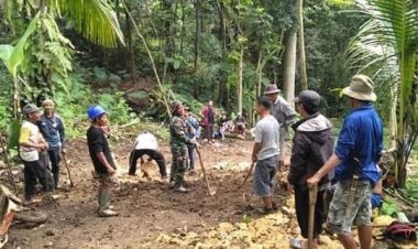 BHAKTI TNI: BABINSA KORAMIL 2207/JAMPANGTENGAH LAKSANAKAN KARBHAKTI DI DESA CITAMIANG