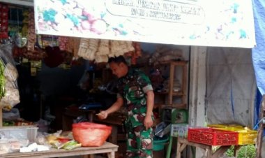 Babinsa Koramil 2206/Parakansalak Lakukan Pengecekan Harga Sembako di Parakansalak