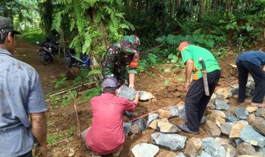 Karya Bakti Babinsa Koramil 2209/Lengkong Bersama Masyarakat