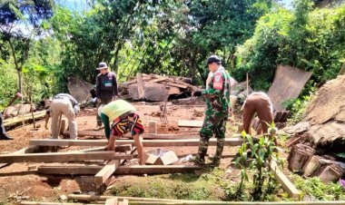 Karya Bakti Babinsa Koramil 2207/Jampang Tengah Bersama Warga