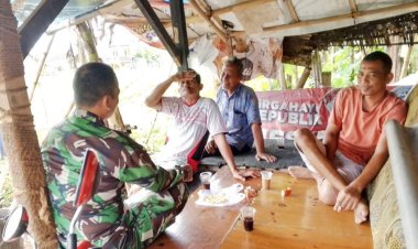 Babinsa Koramil 2207/Jampangtengah Laksanakan Kegiatan Komsos Bersama Warga