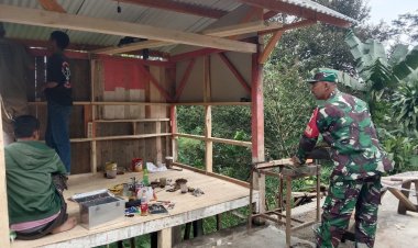 Babinsa Koramil 2205/Kalapanunggal Laksanakan Kegiatan KARBAK di Desa Kabandungan