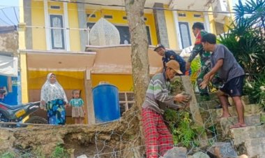 Babinsa Koramil 2206/Parakansalak Laksanakan Kegiatan Bhakti di Desa Sukakersa