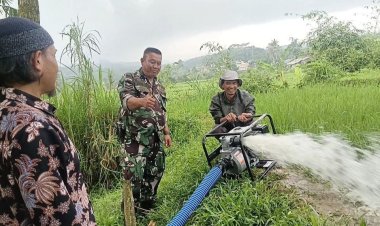 Babinsa Koramil 2207/Jampangtengah Dampingi Pengecekan Pompanisasi di Desa Cimerang