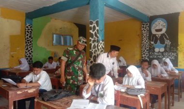 Babinsa Koramil 2208/Nyalindung Laksanakan Monitoring Ujian di MTS Asolihiyah Gegerbitung