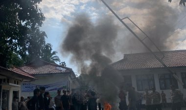 Mahasiswa Gelar Aksi Demo di Dinas Pertanian Sukabumi, Tuntut Transparansi Pengadaan Mesin Vertical Dryer