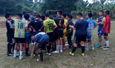 Latihan Perdana Sepak Bola SMPN 2 Ciawi NEDUCI Digelar di Lapangan Pom Bensin, Dihadiri 26 Siswa dan Wali