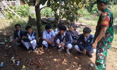 Babinsa Koramil 2208/Nyalindung Laksanakan Pembinaan kepada Siswa MA Lingkungan Hidup Sukamaju