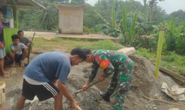 Babinsa Koramil 2201/Cisolok Laksanakan Karya Bakti Pembuatan TPT Bersama Warga