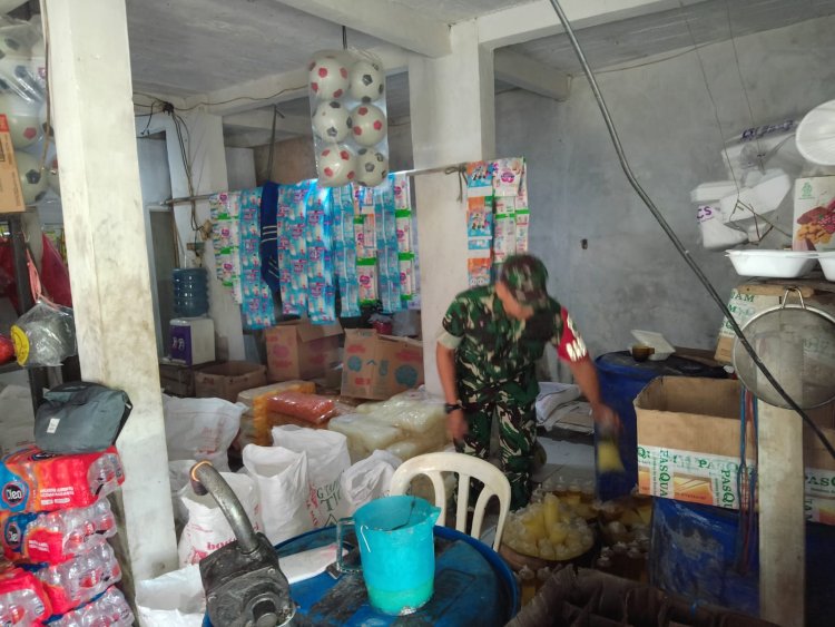 Babinsa Koramil 2206/Parakansalak Laksanakan Pengecekan Sembako di Desa Sukatani