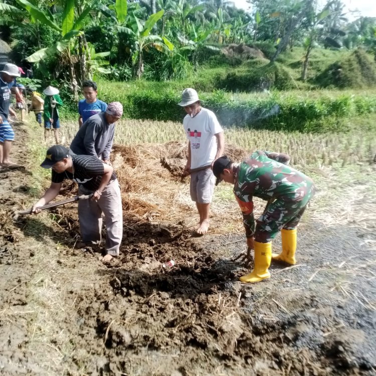 Karya Bakti  Pengaspalan Jalan di Kp Citamiang I, Desa Sukaluyu
