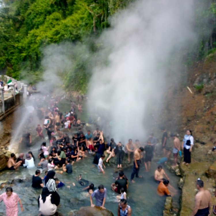 Objek Wisata GEYSER Cipanas Cisolok Dipadati Pengunjung, Daya Tarik Alami Memikat Wisatawan dari Berbagai Daerah