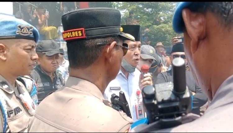 Gegara Sudarmanta Demo di Banyuates Sampang Berujung Ricuh