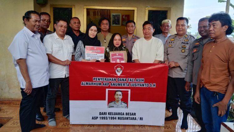 Alumni Seba Polri 93/94 Serahkan Santunan untuk Keluarga AKP Anumerta Lusianto