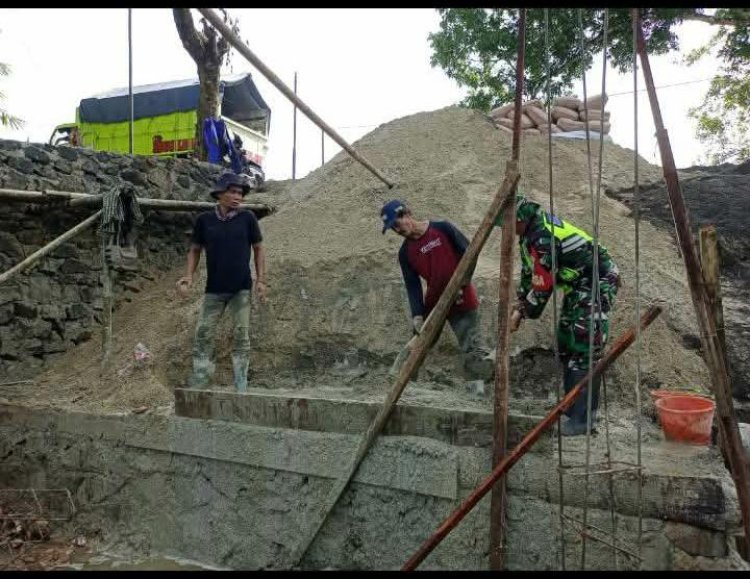 Karya Bhakti Babinsa Koramil 2214/Surade Bersama Masyarakat ﻿