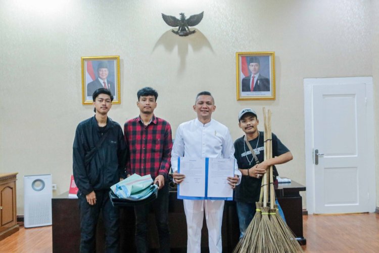 Sempat Terjaring Razia, Tiga Pengamen jadi Petugas Kebersihan