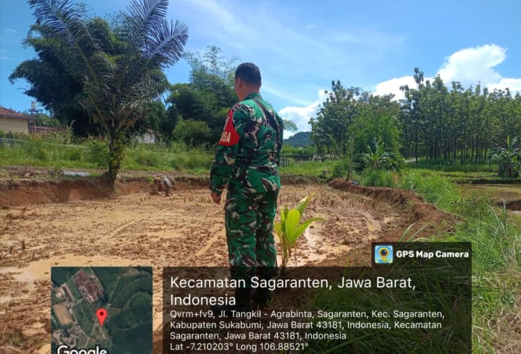 Babinsa Desa Padasenang Dukung Ketahanan Pangan di Kecamatan Sagaranten