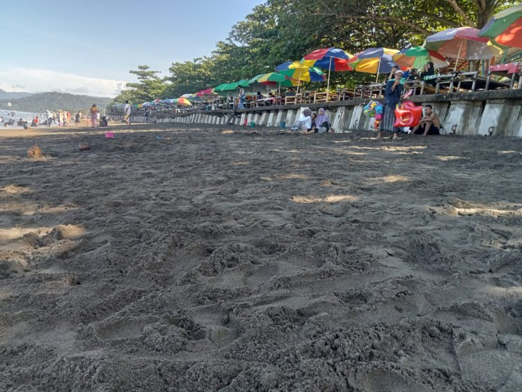 DISPERKIM KABUPATEN SUKABUMI JAGA KEBERSIHAN RTH CITEPUS SELAMA LIBUR LEBARAN