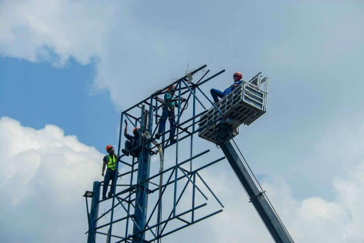 Pemkot Kembali Tertibkan Billboard dan Reklame Tak Berizin